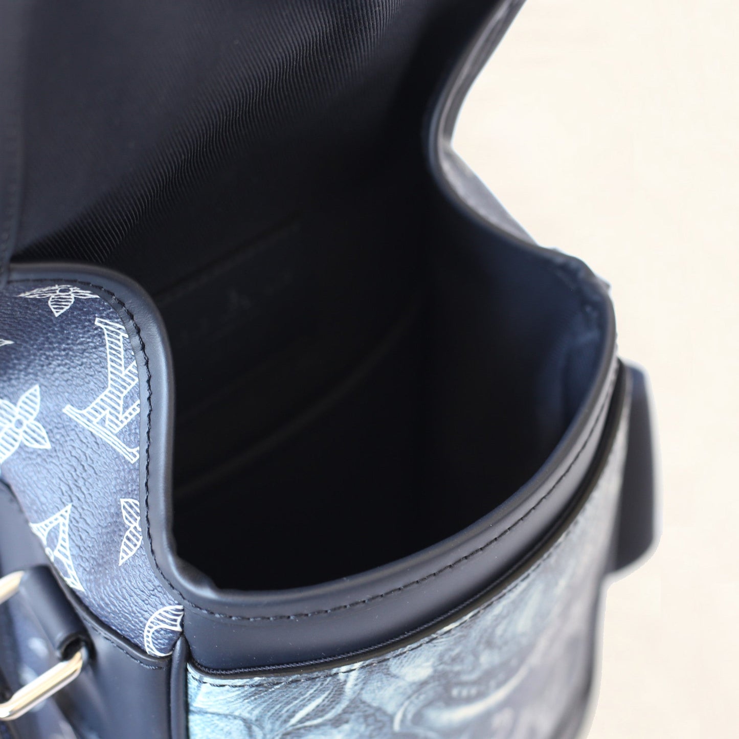 Louis Vuitton | Savane Monogram Chapman Messenger | BB