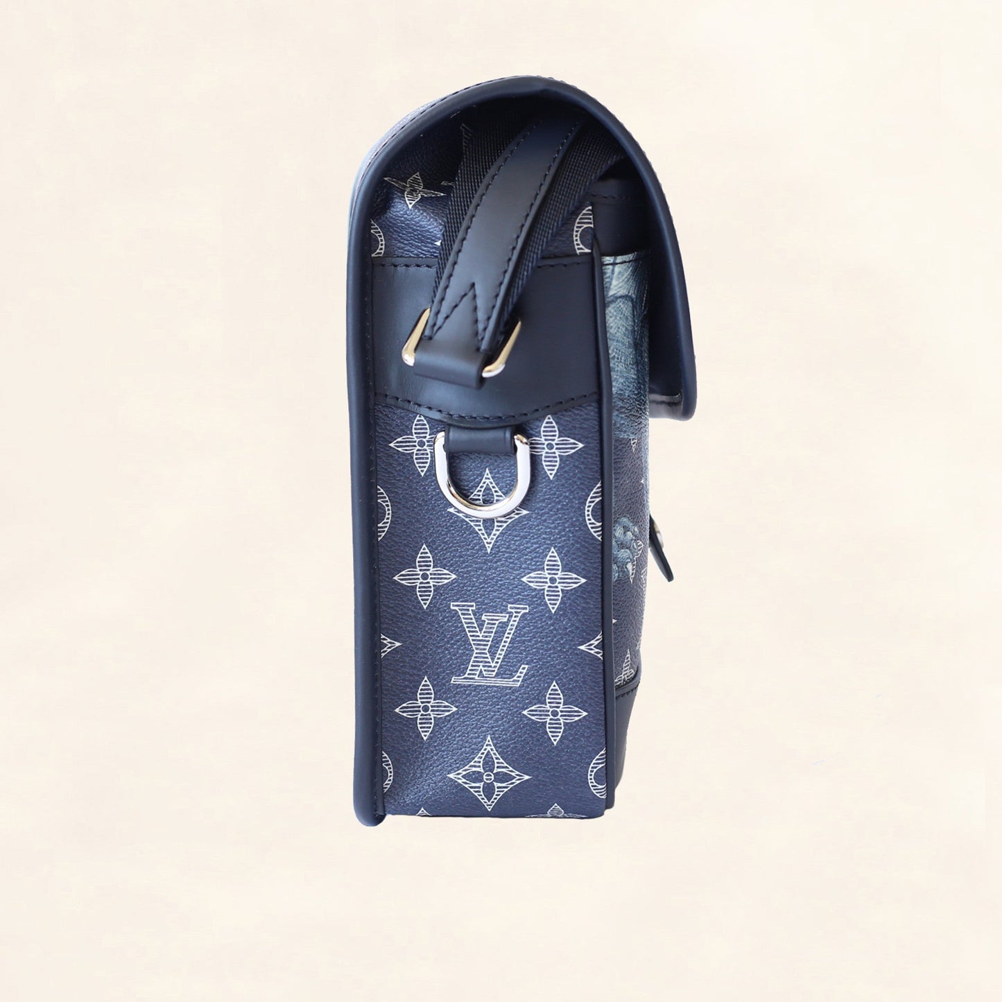 Louis Vuitton | Savane Monogram Chapman Messenger | BB
