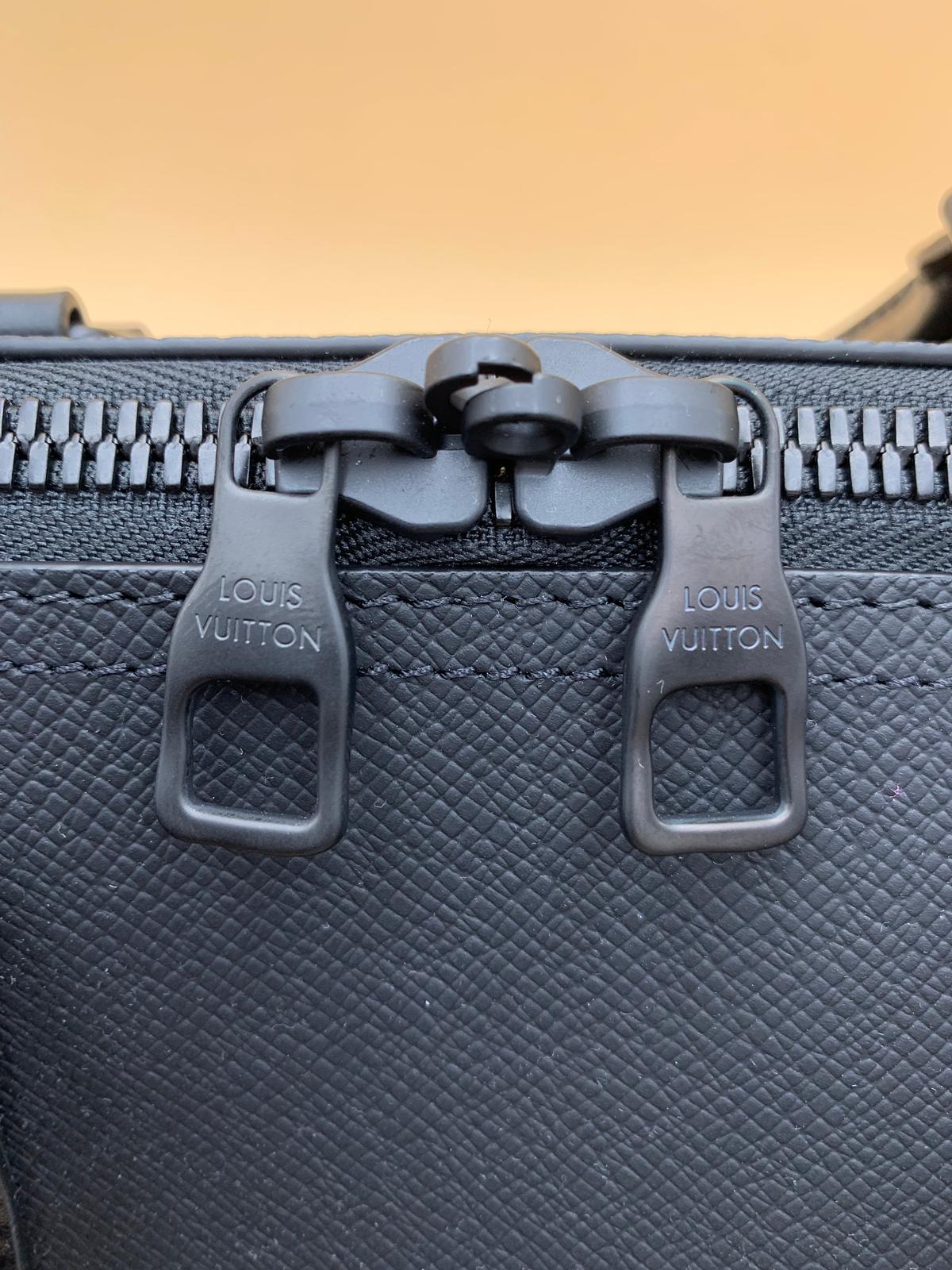 Louis Vuitton | Keepall Bandouliere 50 Black Taiga Rainbow Cross | M30345
